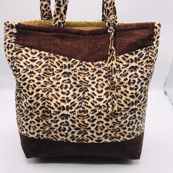 Basic Lizbet Library Market Tot, Leopard Print 12 x 13.5 x 3 Inches With Pockets - Picture 7 of 8